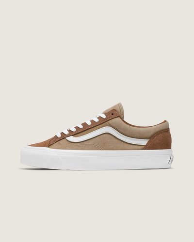 Sinta algo novo. Por quase 50 anos, o tênis Old Skool esteve conectado à cena musical underground. Agora, a Vans celebra esse vínculo com a Premium Old Skool Music Collection - com três cápsulas, inspiradas em diferentes eras. A Punk Capsule revive a estampa de leopardo ousada e os sólidos de destaque, ecoando as cores adotadas por músicos punk e hardcore nos anos 70 e 80. A construção da silhueta Premium apresenta amortecimento na palmilha, uma palmilha aprimorada com materiais para melhor ajuste e conforto. Paredes laterais brilhantes, fita de proteção superior e etiquetas do acervo Vans, que homenageiam os detalhes originais dos calçados da década de 90. Projetado com materiais sustentáveis, como sola de borracha regenerativa e palmilha de base biológica, o Premium Old Skool™ é elevado em todos os sentidos.