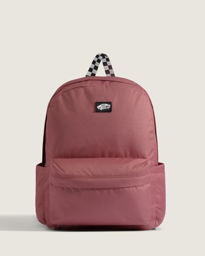 Esteja sempre pronto para todas as situações. As mochilas Vans agregam praticidade, comportam tudo o que você precisa carregar na correria e possuem aquele estilo autêntico que só a Vans proporciona. A Mochila Old Skool Mauvewood possui um compartimento principal grande com capa que comporta notebook de até 15 polegadas e demais equipamentos eletrônicos. O modelo possui um bolso frontal que inclui um organizador para garantir que seus itens essenciais fiquem organizados e facilmente acessíveis. Com bolsos laterais para garrafas de água, fechos em zíper e alças de ombro ergonômicas e acolchoadas. Detalhe para aplicação de etiqueta tecida, com assinatura Skate Vans em “Drop V” e “Off The Wall”, na capa frontal.