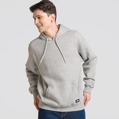 O estilo “Off The Wall” é referência dentro e fora das pistas de skate. O complemento ideal para os seus clássicos é o Moletom Patch Po Skate Classics Cement Heather. Peça ideal para esquentar os dias mais frios com estilo. Proporcionando conforto e ajuste perfeitos, o moletom Vans permite composições em um estilo casual para relaxar ou aquele estilo mais despojado e descontraído, para a prática de esportes. O modelo é confeccionado em poliéster de 365g e algodão, possui bolso estilo canguru e capuz com cadarço para ajuste. Na cor cinza, traz etiqueta tradicional do skate Vans “Off The Wall” aplicada no bolso frontal.