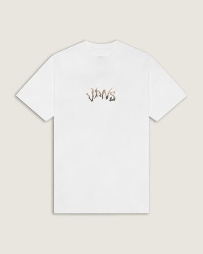 Camiseta Manga Curta Wild Circle White traz construção em malha knit de algodão com gola redonda e manga curta. Um discreto logotipo frontal contrasta com um motivo circular nas costas formado por tipografia repetida, criando um detalhe gráfico com personalidade. Com caimento regular e toque macio, o modelo oferece conforto e acabamento limpo, combinando identidade urbana e expressão descontraída.