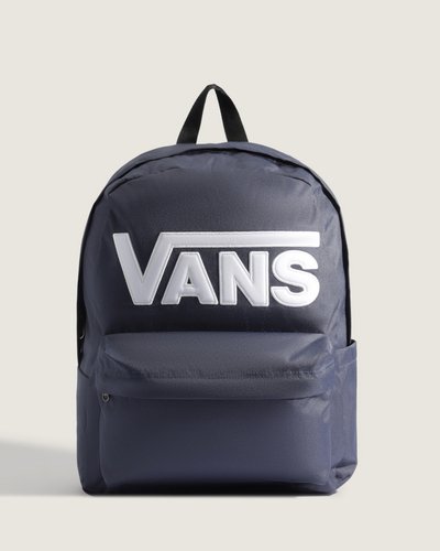 Uma mochila escolar com funcionalidade para o dia a dia. Feita para aulas, fins de semana e tudo o mais. A Mochila Old Skool Drop V Deep Twilight mantém a simplicidade sem abrir mão do que importa. Com um compartimento principal espaçoso e uma capa interna, ela foi feita para carregar itens essenciais para o dia a dia escolar. O bolso frontal com zíper guarda itens menores, enquanto o bolso lateral mantém uma garrafa de água por perto. Traz aplicação de patch bordado com assinatura Vans em “Drop V”. Seja para ir a pé para a aula ou para casa, esta mochila tem tudo o que você precisa para o dia a dia.