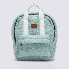 No estilo “Off The Wall”, a Mochila Low Key Mini Gray Mist é perfeita para você carregar todos os dias. Apresentando um compartimento principal com fechamento por zíper e bolso externo, esta bolsa também possui alças superiores de mão e alças ajustáveis nas costas. Prática e versátil, você escolhe como usar, combinando com a sua rotina.