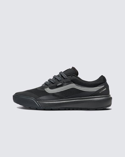 Sempre em Movimento. O novo UltraRange 2.0 traz conforto e versatilidade de alto nível. Originalmente projetado para atender às necessidades dos atletas de surfe da Vans, o UltraRange evoluiu para uma das franquias mais populares e versáteis da nossa linha, oferecendo conforto sem sacrificar o estilo. E agora, a próxima geração chegou com o Tênis Ultrarange Rw 2.0 Mte Black. Um design totalmente novo para quem está sempre em movimento, com um solado atualizado, suporte aprimorado e ajuste mais amplo.