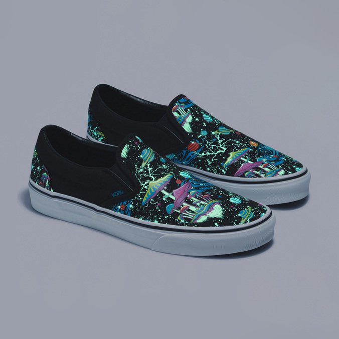 Tênis Slip-On Cosmic Glow Black True White
