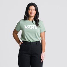 Clássico Vans é atemporal. Autenticidade “Off The Wall” na essência. Um visual tradicional que nunca sai de moda. A Camiseta Flying V Crew Ss Compl. Ultra Neo Vr3 Iceberg Green é icônica e não passa despercebida. De silhueta clássica com corte que veste mais solta ao corpo, a camiseta feminina marrom de manga curta Vans é confeccionada em tecido 100% algodão. Apresenta gola canelada, costuras aparentes em pespontos nas mangas e barra, com etiqueta tecida Vans aplicada na lateral. Apresenta estampa frontal icônica com assinatura Vans em “Drop V” centralizado na altura do peito, em silk à base d’água. Perfeita para todos os momentos. Tipo de caimento: clássico. A modelo veste tamanho P.
Características do produto: 
• Camiseta feminina Vans; 
• Confeccionada em tecido 100% algodão; 
• Gola canelada e costuras aparentes em pespontos nas mangas e barra; 
• Estampa frontal icônica com assinatura Vans em “Drop V” centralizada na altura do peito, em silk à base d’água.