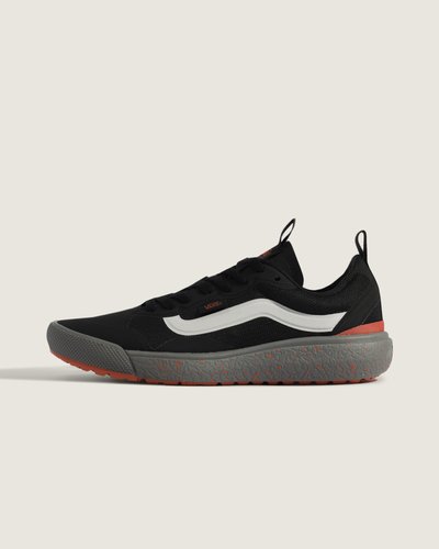 Máximo conforto e aliado de todas as rotinas. Esteja sempre pronto para o inesperado com o Tênis Ultrarange Exo Mte Gray Red. Com um solado co-moldado construído em padrão tratorado em waffle - exclusividade Vans - ele maximiza a cobertura, aderência e durabilidade da borracha. A nova entressola UltraCush™ Lite traz conforto e leveza para o calce. O modelo de cano baixo possui cabedal com inspiração na silhueta do icônico Old Skool - em camurça, tecido e sintético cinza - totalmente respirável, com biqueira e antepé de borracha renovado, deixando o calce no ajuste ideal. O Exo Skeleton fornece apoio integrado nos dedos e na parede lateral medial, com uma trava de calcanhar para um ajuste seguro. No calcanhar e lingueta, traz puxadores, facilitando o calce. O tradicional skate “Vans Off The Wall” é aplicado na heeltab do calcanhar. Traz etiqueta Vans aplicada na lateral do tênis, enquanto a assinatura “Vans Ultrarange” é aplicada na lingueta. Conforto e estilo dentro e fora das pistas.