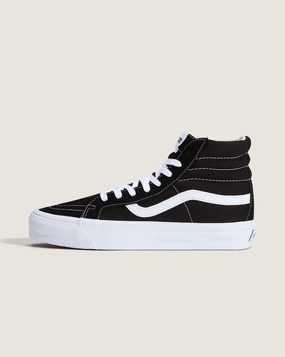 Vans Skate Classics: completamente redesenhado para o skate moderno, a coleção Skate Classics oferece mais do que os skatistas precisam para permitir a progressão máxima. Feito com cabedal clássico de camurça e lona, ??o Tênis Sk8-Hi Vault Og Lx Black White possui o visual icônico que você deseja, ao mesmo tempo em que traz todos os benefícios de desempenho que os skatistas exigem.