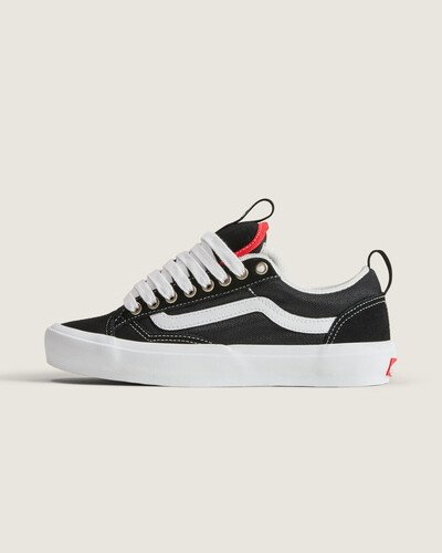 Uma nova visão de um ícone atemporal

O Old Skool 36 pega o design icônico que você conhece e dá-lhe um toque moderno. Construído para quebrar limites, apresenta um ajuste refinado e pronto para skate com atualizações modernas que oferecem estilo, conforto e durabilidade. Esteja você realizando manobras ou redefinindo seu dia a dia, este sapato empurra o que é possível - dentro e fora da prancha. Não é apenas uma atualização – é uma maneira totalmente nova de pedalar.