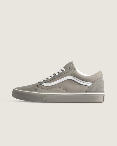 Ícone SideStripe™. Cores atualizadas.

O Old Skool Shoe, nascido em 1977 como Style 36, introduziu o agora icônico Sidestripe™. Projetado com o skate em mente, ele compartilhava os detalhes focados no skate Era, ao mesmo tempo que adicionava uma biqueira reforçada para maior durabilidade. Desde a sua estreia, esta silhueta de cano baixo tornou-se um ícone no skate, BMX, música e moda. Década após década, continua a ser um dos estilos mais adorados da Vans, transcendendo tendências com o seu design intemporal e versatilidade. Agora parte da Coleção Color Theory, foi reinventado em tons vibrantes para uma abordagem nova e criativa.