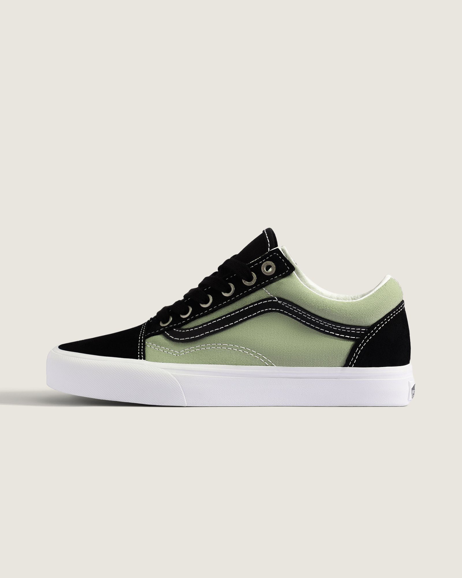 Hires-Vans-V1002000850279-01.jpg