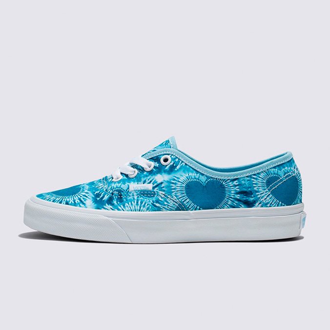 Tênis Authentic Tie Dye Hearts Light Blue True White