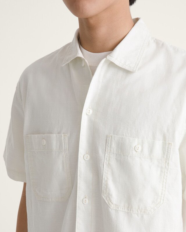Camisa Manga Curta Larkspur Textured Solid Marshmallow