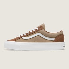 Sinta algo novo. Por quase 50 anos, o tênis Old Skool esteve conectado à cena musical underground. Agora, a Vans celebra esse vínculo com a Premium Old Skool Music Collection - com três cápsulas, inspiradas em diferentes eras. A Punk Capsule revive a estampa de leopardo ousada e os sólidos de destaque, ecoando as cores adotadas por músicos punk e hardcore nos anos 70 e 80. A construção da silhueta Premium apresenta amortecimento na palmilha, uma palmilha aprimorada com materiais para melhor ajuste e conforto. Paredes laterais brilhantes, fita de proteção superior e etiquetas do acervo Vans, que homenageiam os detalhes originais dos calçados da década de 90. Projetado com materiais sustentáveis, como sola de borracha regenerativa e palmilha de base biológica, o Premium Old Skool™ é elevado em todos os sentidos.