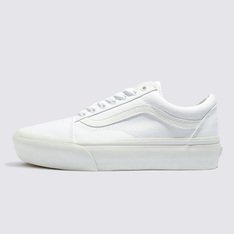 Em 1977, o tênis Old Skool, originalmente nomeado de Vans #36 foi lançado sendo o primeiro a conter a icônica sidestripe na lateral. O que começou como um rabisco de Paul Van Doren, originalmente chamado de “Jazz Stripe”, se tornou um dos ícones da marca Vans. O Tênis Old Skool Plataforma True White une esse clássico tênis de skate da Vans que possui um cabedal de lona e camurça resistente na cor branca. Apresenta biqueiras reforçadas para suportar o desgaste por repetição, cano acolchoado para dar suporte e flexibilidade e a original sola plataforma emborrachada em waffle exclusiva Vans.