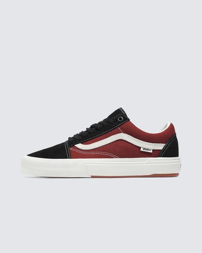 <p>Fabricado especificamente com o BMX em mente. O cabedal icônico do estilo Vans com reforço Duracap™, no topo de sola Wafflecup™ BMX, confere ao Tênis BMX Old Skool Classic&nbsp;a máxima sensação de pedal e suporte com estilo atemporal. No interior do tênis, as palmilhas com retorno de energia Popcush™ proporcionam amortecimento superior e proteção contra impactos. Com o Van Doren Factory Pedal Recipe em um composto de borracha de goma especificamente formulado para melhorar a aderência ao pedal e sua durabilidade, você terá uma inovação em BMX incomparável. O icônico tênis construído especialmente para a prática de BMX em cano baixo é confeccionado em camurça resistente e cabedal de lona de 280g. Características do produto: • Construção Vans Wafflecup™ BMX: a primeira de seu tipo em BMX, pensada especialmente para oferecer a melhor combinação de sensação de pedal, suporte e durabilidade; • Durabilidade diferenciada: as subcamadas Duracap™ reforçadas em áreas de alto desgaste proporcionam uma durabilidade incomparável para prolongar a vida útil de cada tênis; • Amortecimento Popcush: o melhor amortecimento e proteção contra impactos. As palmilhas Popcush™ com retorno de energia protegem seus pés enquanto ajudam a reduzir o cansaço das pernas em sessões mais longas; • VDFPR (Van Doren Factory Pedal Recipe) - este é o novo composto de borracha de goma patenteado, formulado para reforçar a aderência ao pedal e a durabilidade. Testado e aprovado pela equipe de inovação da Vans e pelos melhores atletas de BMX da equipe de fábrica, o VDFPR está disponível apenas na construção do BMX WaffleCup™.</p>