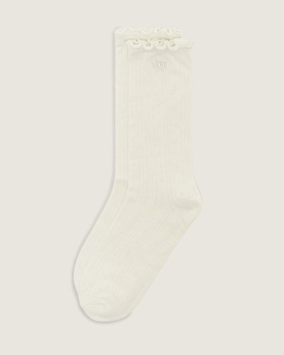 Meia Pointelle Crew Marshmallow traz cano médio com acabamento em malha plana e borda enrolada, proporcionando toque macio e ajuste confortável. O ponto pointelle oferece respirabilidade leve enquanto o jacquard com logo Vans adiciona identidade autêntica. Confeccionada em malha de construção industrial, o modelo entrega suporte sutil e flexibilidade sem perder o perfil descontraído e atemporal característico da marca