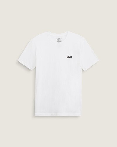 A Camiseta Manga Curta Scripted White reúne estampa frontal sobre malha, com gola careca e corte reto que valoriza o caimento clássico do modelo. O algodão confere toque macio, respirabilidade e conforto para o uso diário. Detalhes de construção atendem a uma proposta autêntica e descontraída, mantendo a linguagem do legado Vans sem excessos.