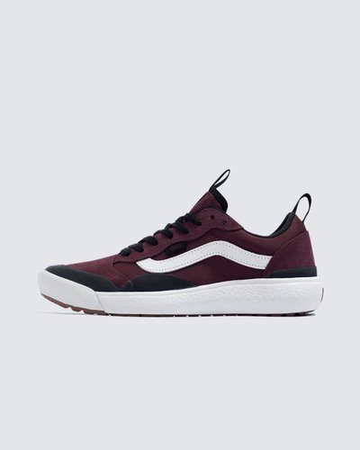Máximo conforto e aliado de todas as rotinas. Esteja sempre pronto para o inesperado com o Tênis Ultrarange Exo Se Rhododendron White. Com um solado co-moldado construído em padrão tratorado em waffle - exclusividade Vans - ele maximiza a cobertura, aderência e durabilidade da borracha. A nova entressola UltraCush™ Lite traz conforto e leveza para o calce. O modelo de cano baixo possui cabedal com inspiração na silhueta do icônico Old Skool - em camurça, tecido e sintético - totalmente respirável, com biqueira e antepé de borracha renovado, deixando o calce no ajuste ideal. O Exo Skeleton fornece apoio integrado nos dedos e na parede lateral medial, com uma trava de calcanhar para um ajuste seguro. No calcanhar e lingueta, traz puxadores, facilitando o calce. O tradicional skate “Vans Off The Wall” é aplicado na heeltab do calcanhar. Traz etiqueta Vans aplicada na lateral do tênis, enquanto a assinatura “Vans Ultrarange” é aplicada na lingueta. Conforto e estilo dentro e fora das pistas.