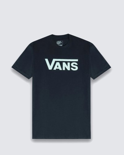 Fundada na Califórnia em 1966, a Vans está envolvida com a cultura de rua, artes, música e ligada ao skate e à evolução do esporte, sem perder a essência. Dos clássicos aos modernos, a Vans possui uma enorme variedade de modelos de tênis, roupas e acessórios, sempre mantendo o estilo "Off The Wall". A Camiseta Vans Classic SS Navy de manga curta, possui estampa frontal com assinatura Vans em "Drop V", centralizada na altura do peito, em silk à base d’água. Traz etiqueta tecida Vans aplicada na manga, gola redonda e costura reforçada nos ombros.