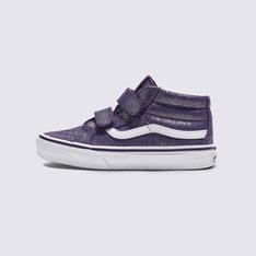 Um tênis de cano médio icônico feito especialmente para crianças. Redesenhado para um ajuste perfeito no estilo do Sk8-Hi® original, o Tênis Sk8-Mid Tinsel Suede Purple True White Infantil foi construído especialmente para crianças pequenas. Com fechos duplos em velcro, o modelo traz mais conforto e segurança, facilitando o calce dos pequenos. Mantendo a diversão “Off The Wall”, o modelo apresenta heeltab emborrachada vermelha do skate tradicional com assinatura Vans em “Drop V” e inscrição “Off The Wall” aplicada no calcanhar e etiqueta tecida Vans na lingueta. De calce fácil e seguro, feito para curtir e brincar com estilo, sem se preocupar com mais nada.