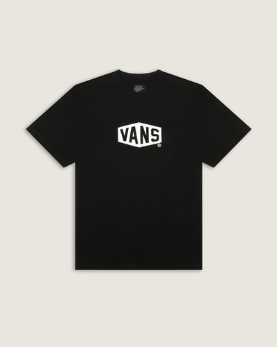 Um clássico irreverente para todos os momentos. Essa é a essência “Off The Wall”. A Camiseta Ss Hex Black White de manga curta com gola redonda traz um ajuste relaxado, proporcionando conforto. Fácil de vestir, o modelo traz estampa frontal, com assinatura Vans® com efeito tridimensional, dentro de blocos, centralizada na altura do peito, em silk à base d’água.