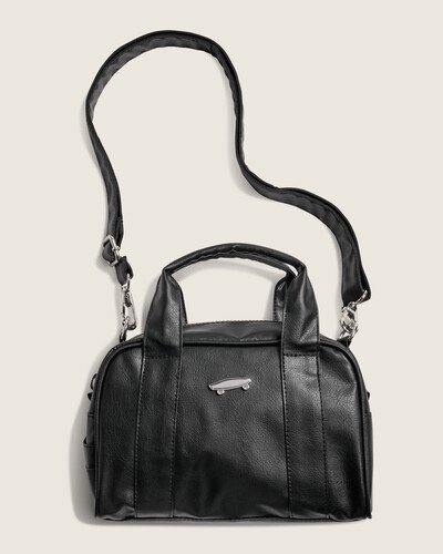 A Bolsa Salton Bowler Black apresenta construção estruturada, alças curtas e bolso interno, projetada para organização e resistência. Confeccionada em material industrial com acabamento resistente e visual atemporal. Montagem reforçada e fechos discretos garantem suporte sem pesar, e o interior bem setorizado oferece praticidade e toque tátil agradável, mantendo linhas limpas que ressaltam o caráter autêntico do modelo