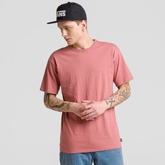 Confortável para usar todos os dias. Durável o suficiente para que você faça isso. Todo mundo precisa de uma camiseta em que possa confiar. A Camiseta Off The Wall Ii Ss Compl. Ultra Neo Vr3 Withered Rose de manga curta vai acabar com sua busca pela camiseta perfeita para que você possa se concentrar nas coisas mais importantes. Com uma estampa interna no padrão waffle - que afasta a umidade da pele - esta camiseta mantém você confortável e seco, enquanto o fio resistente proporciona durabilidade e minimiza o encolhimento. Com gola canelada e costuras reforçadas nos ombros, acabamentos premium da Vans, a camiseta na cor vermelha traz aplicação de patch bordado com assinatura Vans, na altura do peito, no lado esquerdo. O modelo vem com uma presilha em estampa checkerboard para pendurar em cabides. Tipo de caimento: clássico. Características do produto: 
• Camiseta de manga curta com gola careca; 
• Confeccionada em tecido 100% algodão; 
• Patch bordado com assinatura Vans; 
• Caimento clássico; 
• Estampa interna no padrão waffle: que afasta a umidade da pele; 
• Presilha em checkerboard para pendurar em cabides.