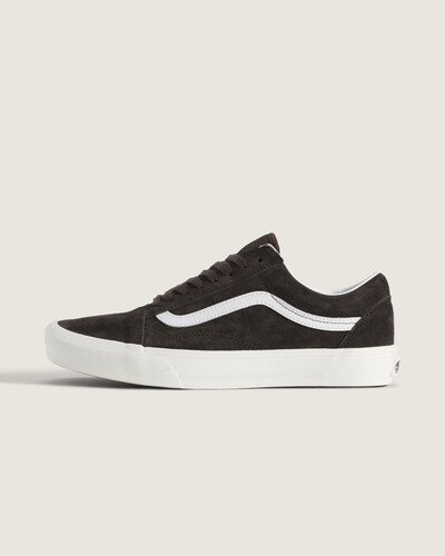 Estação '77. Sinta algo novo. O Old Skool foi o primeiro design de calçado a apresentar a famosa Sidestripe da Vans, embora, na época, fosse apenas um rabisco aleatório desenhado pelo fundador Paul Van Doren. Desde o seu lançamento em 1977, esta silhueta de cano baixo se consolidou como um ícone no cenário do skate, da música e da moda. Dos skatistas de rua e punks dos anos 90 às lendas atuais do hip hop e da moda, o Tênis Old Skool Pig After Dark tem sido consistentemente o tênis preferido dos criativos que fazem as coisas do seu próprio jeito.