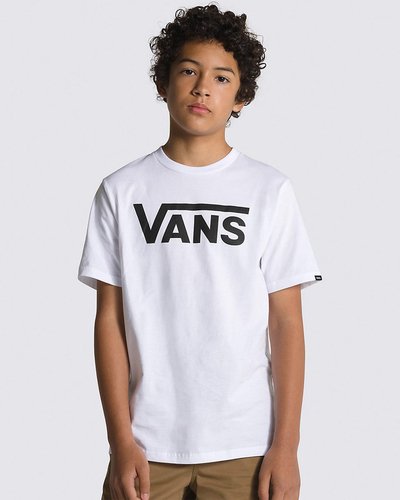 Fundada na Califórnia em 1966, a Vans está envolvida com a cultura de rua, artes, música e ligada ao skate e à evolução do esporte, sem perder a essência. Dos clássicos aos modernos, a Vans possui uma enorme variedade de modelos de tênis, roupas e acessórios, sempre mantendo o estilo "Off The Wall". A Camiseta Vans Classic Infantil White Black de manga curta, possui o logo Vans em "Drop V" estampado na altura do peito. Na cor branca, o modelo infantil traz etiqueta Vans aplicada na manga, gola canelada, costura reforçada nos ombros e é feita de 100% algodão. Tipo de caimento: custom.