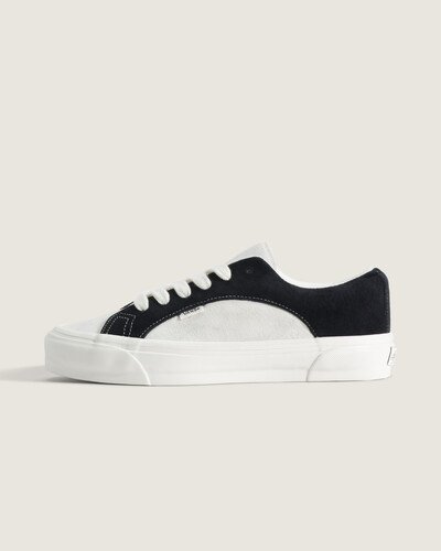 O Tênis Lampin Lx Black Marshmallow traz o legado Vans em um modelo em couro com construção vulcanizada. Cabedal em couro resistente, entressola vulcanizada que oferece suporte e flexibilidade, forro acolchoado e acabamento que privilegia conforto e resposta ao movimento. Sola de borracha com desenho pensado para tração e aderência, resultado de uma tradição ligada ao skate e à atitude autêntica da marca.