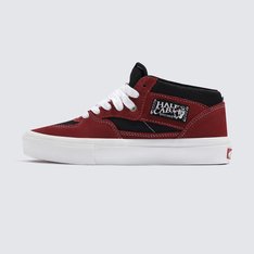 Os clássicos do skate: construídos extremamente resistentes por dentro para o skate! Completamente redesenhada para o skate moderno, a coleção Skate Classics oferece mais daquilo que os skatistas precisam para permitir a progressão máxima. Um tênis vulcanizado feito com parte superior clássica de camurça e lona, o Tênis Half Cab Skate Sport Red Black oferece a aparência icônica que você deseja, ao mesmo tempo que traz todos os benefícios de desempenho que os skatistas exigem.