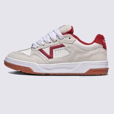 Projetado em 1999. Reimaginado para hoje. 

Conheça o Upland Shoe, um tênis do passado reprojetado para o futuro. Pegamos o clássico robusto de cano baixo dos anos 90 e adicionamos alguns toques modernos. O formato redesenhado do pé traz melhor ajuste e conforto, enquanto materiais elevados combinam durabilidade e estilo. Com atacadores grandes e logótipos arrojados, os Upland ligam perfeitamente a nossa herança com tudo o que hoje nos reserva.