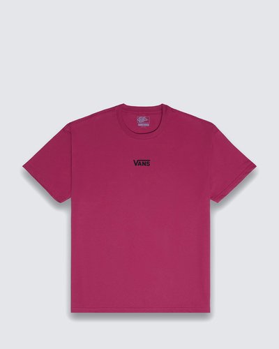 Tradição e originalidade estão presentes na cultura da Vans desde 1966. A personalidade e estilo inconfundível se destacam em todos os seus clássicos. A Camiseta Ss Cherries Jubilee de manga curta é confeccionada em tecido de algodão, com corte amplo e oversized. O modelo possui estampa frontal com assinatura Vans em “Drop V”, centralizada na altura do peito, em silk à base d’água.