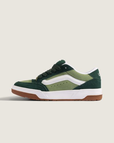 Sempre em alta. Inspirado nos estilos de skate do início dos anos 2000, com um perfil bufante e detalhes oversized. O Hylane é um tênis inspirado no skate Y2K que reinterpreta nossa silhueta Upland de 1999. O Tênis Hylane Emerald traz referências do passado que  coexistem com detalhes de design sofisticados, como a Sidestripe 3D brilhante e logotipos bordados, enquanto a estrutura robusta e a língua de skate bufante proporcionam um visual e sensação retrô. Com uma entressola com textura exclusiva em V entrelaçado, o Hylane transforma uma estética old school em um item essencial do guarda-roupa atual.
