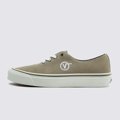 <p>Os tênis Authentic DX da fábrica da Vans Anaheim prestam homenagem à nossa primeira fábrica da Vans em Anaheim, Califórnia, emprestando detalhes do Authentic original e oferecendo conforto modernizado com palmilhas Ortholite® atualizadas. O Authentic DX da fábrica de Anaheim também inclui detalhes reminiscentes, como o número do estilo original e a paleta de cores ou estampas reeditadas, fita foxing com alto brilho, cadarços de algodão, peso original do forro e cabedal de lona resistente com o logotipo da Vans para completar o visual.</p>.Aproveite a Black Friday Vans e adquira já seu novo produto Off The Wall