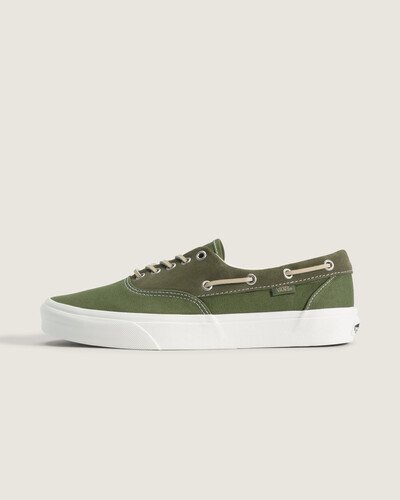 Nascido em Anaheim, Califórnia, em 1966, o Tênis Authentic Duck Canvas Green Balsam é o estilo tradicional original da Vans. Originalmente conhecido como Vans #44 Deck Shoes, o Tênis Authentic Duck Canvas Green Balsam se tornou um ícone cult imediato e incorpora nossa atitude “Off The Wall” desde então. O Tênis Authentic Duck Canvas Green Balsam traz construção vulcanizada em textile vegetable fiber, bico redondo clássico e sola com padrão waffle. Oferece conforto, suporte e flexibilidade, ressaltando um legado autêntico e descontraído