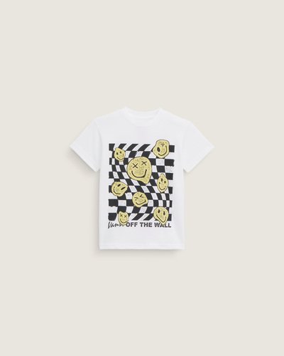 Camisa Manga Curta Twisted Joy White Infanti apresenta estampa em silk com um checkerboard distorcido e ícones smiley, conferindo personalidade urbana ao visual. Confeccionada em malha knit de algodão, oferece toque macio e respirabilidade. Modelagem mais solta proporciona liberdade de movimento e caimento descontraído, enquanto acabamento clean nas costas mantém look versátil. Detalhes de construção pensados para conforto e facilidade na hora de vestir.