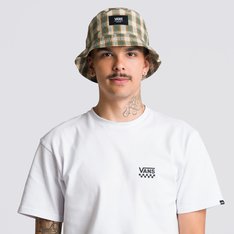 O Chapéu Bucket Vans Patch apresenta um distintivo tecido inspirado no vestuário de trabalho com o logo da Vans na frente.