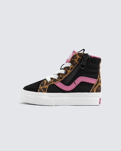 O tênis de cano alto original do skate, o Sk8-Hi, é um clássico em qualquer palco. O Tênis Sk8-Hi Leopard Pop Black Multi Infantil feito especialmente para bebês, revigora o lendário tênis de cano alto de Sidestripe, com uma sensibilidade vintage e zíperes ao longo dos ilhós, oferecendo maior acesso e versatilidade a este favorito atemporal.