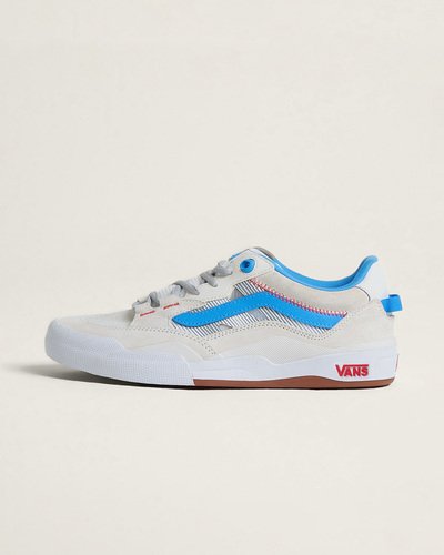 O melhor dos dois mundos. O Tênis Wayvee Skate Blanc De Azure Blue foi desenvolvido para skatistas que exigem desempenho e estilo. Evoluindo a partir do seu design original, este modelo atualizado refina elementos-chave para proporcionar uma experiência de skate de alto nível. Com mesh respirável, um painel de proteção contra lama durável e a construção Wafflecup exclusiva da Vans, o Wayvee 2.0 combina tecnologia de ponta com uma estética atemporal.