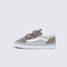 Feito especialmente para proporcionar o calce seguro e confortável dos pequenos, o Tênis Old Skool 2-Tone Driftwood Infantil homenageia o icônico tênis com Sidestripe™, substituindo os cadarços tradicionais por fechos duplos de velcro. Com cabedal durável de camurça e lona em tons de cinza, este modelo de cano baixo proporciona um ajuste fácil e seguro, mantendo o conforto dos pequenos durante todo o dia. O tênis apresenta biqueiras reforçadas, colarinhos acolchoados de suporte e sola de borracha waffle exclusiva Vans.
