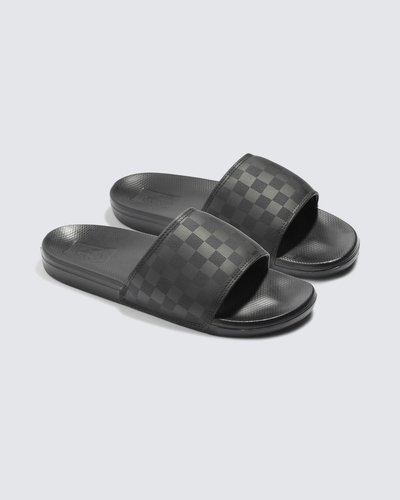 Deslize no conforto com o Chinelo Slide-On La Costa Slide On Checkerboard Black Black. Com inspiração no solado vulcanizado dos clássicos Vans, o chinelo slide-on apresenta silhueta com uma tira larga em nobuck sintético preto com estampa em checkerboard tradicional. Com forro de borracha macia e tecido elástico, o modelo possui palmilhas UltraCush super macias que incluem suporte de arco embutido e as solas waffle UltraCush™ Lite injetadas com leveza, flexibilidade e durabilidade. Esse modelo vai te acompanhar na correria de um dia inteiro. O logo “Vans Off The Wall” é aplicado na heeltab do calcanhar.