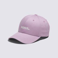 A essência “Off The Wall” é referência dentro e fora das pistas de skate. Indispensável, o boné é um acessório atemporal e agrega originalidade no seu estilo. O Boné Vans 66 Structured Lavender Mist traz referência às origens Vans e não passa despercebido. Um clássico que carrega personalidade e deixa sua presença marcante. Isso é “Off The Wall”. O modelo de aba curva traz o design tradicional e irreverente da Vans. Confeccionado em tecido de algodão, com seis painéis, na cor roxa. Apresenta aplicação frontal de patch bordado com assinatura icônica Vans®. O modelo possui tamanho único, com regulagem no snapback.
