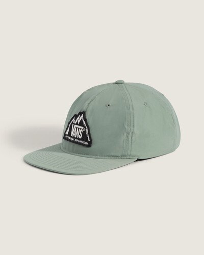 Leve e resistente. O Boné Mte Crestline 5 Panel Hat Gray Olive é feito para uso o dia todo, com estrutura em nylon leve e aba reta. O patch bordado frontal com assinatura Vans “Off The Wall Exploration” dentro de uma montanha, mantém o visual elegante, enquanto o formato de cinco painéis e o fecho de pressão controlam o ajuste.
