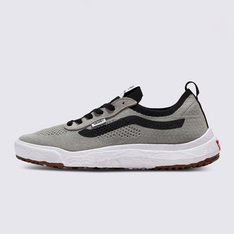 O UltraRange VR3: Um Compromisso com Materiais com Propósito

Conheça o UltraRange VR3, um favorito inspirado em aventuras que foi repensado, reengenheirado e reconstruído com a sustentabilidade em mente. Isso inclui uma construção leve, uma entressola moldada, uma sola de borracha e um cabedal respirável. O UltraRange VR3 é a manifestação de uma ideia: não é para onde estamos indo, mas como chegamos lá.

Nossa equipe estabeleceu metas de sustentabilidade ambiciosas. Grandes ou pequenos, todos os nossos esforços somam-se a uma mudança positiva. Para ganhar o logo do globo em tabuleiro de xadrez, pelo menos 30% do produto deve ser composto por uma ou uma combinação de materiais reciclados, renováveis e/ou regenerativos.