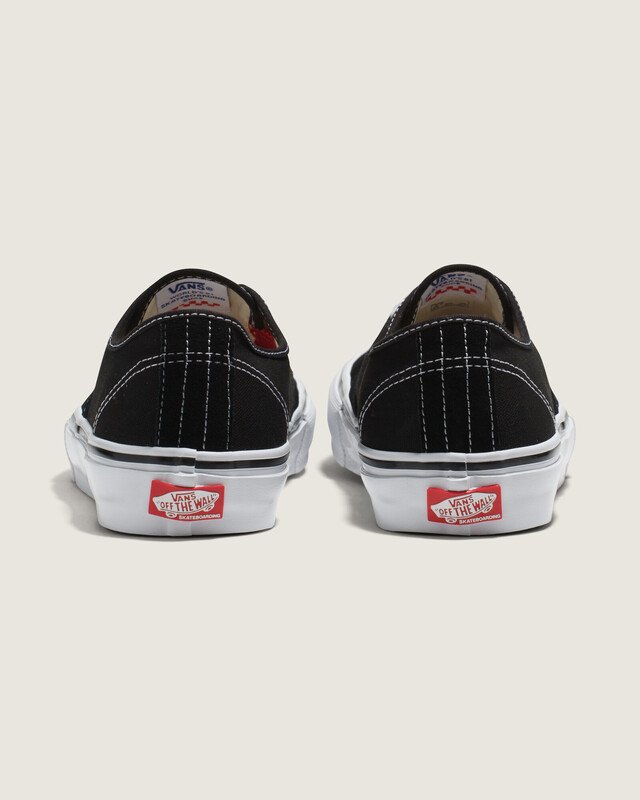Tênis Skate Authentic Black White