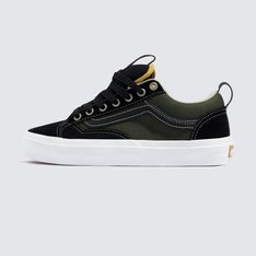 Lançado pela primeira vez em 1977, o Style 36, também conhecido como Old Skool™, foi o segundo tênis de skate Vans e o primeiro a apresentar a icônica Sidestripe™. Projetado para e por skatistas, a primeira biqueira de camurça do Old Skool permitiu a progressão do skate. Honrando essa herança de inovação, o Tênis Skate Old Skool Dan Green, é um tênis de skate totalmente novo, que mantém muito da silhueta e das proporções do painel do Style 36 original, mas com um toque moderno. A biqueira mais curta e a língua acolchoada criam uma postura mais robusta para uma abordagem completamente nova do original. Assim como o original, o 36+ foi projetado para skate, mas com todas as atualizações de desempenho modernas que você pode encontrar no Skate Old Skool™, da borracha aderente Sickstick™ aos reforços Duracap™ de longa duração.