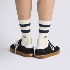 Combine os seus clássicos com uma meia que carrega o Lifestyle Vans por onde for. O par perfeito que traz estilo para todos os seus clássicos Vans. A Meia Vans Classic Crew Socks Upland Marshmallow Dress Blues agrega estilo com toda a autenticidade Vans para as mais variadas composições. O modelo de cano médio possui detalhes em listras e traz assinatura Vans em “Drop V” bordada na altura do cano. Possui ponteira, calcanhares e contorno das caneleiras em preto. A equipe da Vans estabeleceu metas ambiciosas de sustentabilidade. Grandes ou pequenos, todos os esforços resultam em mudanças positivas. Para ganhar o logotipo do globo VR3 Checkerboard, pelo menos 30% do produto deve ser feito de um ou uma combinação de materiais reciclados, renováveis ??e/ou regenerativos. Para saber mais sobre a Vans® e sua jornada em direção a materiais sustentáveis, acesse www.vans.com.br/sustentabilidade.