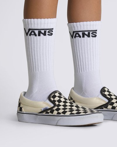 Combine os seus tênis Vans com o pack de meias que carrega o Lifestyle Vans por onde for. Pack com três pares que traz estilo para todos os seus clássicos Vans. A Meia Class Crew Infantil 30/35 White agrega estilo para todas as ocasiões. O pack possui três pares de meias soquetes de cano alto brancas clássicas, com assinatura Vans em “Drop V” estampada na altura do cano. Os modelos vestem da numeração 30 ao 35.