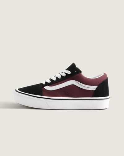 Estação’77: Sinta algo novo. O Old Skool foi o primeiro design de calçado a apresentar a famosa Sidestripe da Vans, embora, na época, fosse apenas um rabisco aleatório desenhado pelo fundador Paul Van Doren. Desde o seu lançamento em 1977, esta silhueta de cano baixo se consolidou como um ícone no skate, na música e na moda. De skatistas de rua e punks dos anos 90 a lendas do hip hop e da moda atuais, o Tênis Old Skool Comfycush Cordovan White tem sido consistentemente o tênis preferido dos criativos que fazem as coisas do seu próprio jeito.